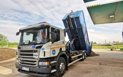 Hakowiec z żurawiem Scania